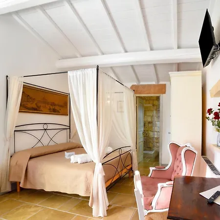 Villa Masseria Santu Lasi With Private Pool & Bbq Surbo